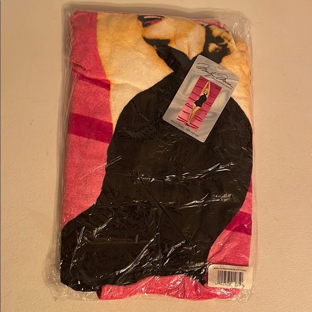 Marilyn Monroe Towel 💯 Cotton Marilyn Monroe Beach Towel 🆕️ - Picture 2 of 8